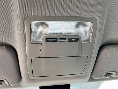 Used 2018 Toyota Highlander Plus FWD image 33