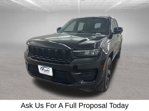 Used 2024 Jeep Grand Cherokee Altitude AWD/4WD image 6