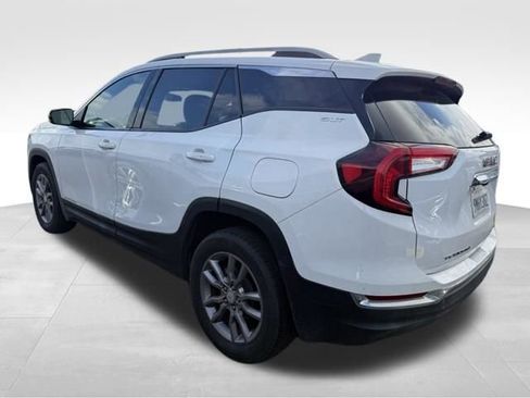 Used 2024 GMC Terrain SLT image 13