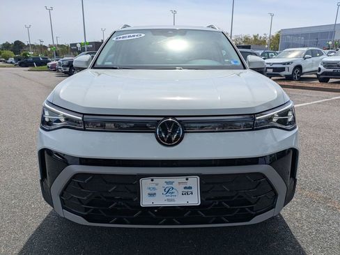 Certified 2025 Volkswagen Taos SEL image 9