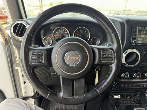 Used 2017 Jeep Wrangler Unlimited Rubicon w/ Connectivity Group AWD/4WD image 20