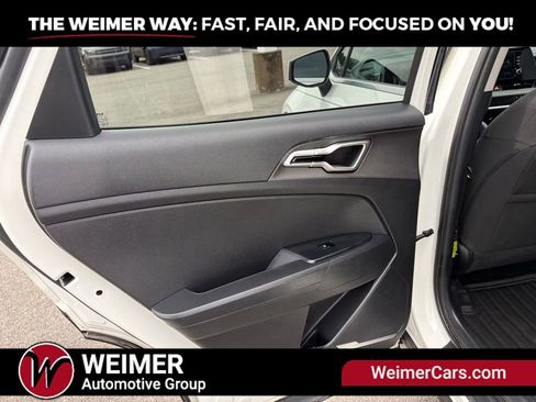Used 2024 Kia Sportage LX AWD/4WD image 18