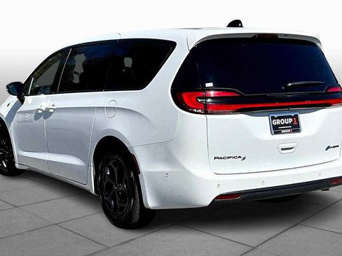 Used 2024 Chrysler Pacifica Limited FWD image 12
