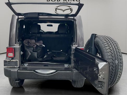 Used 2018 Jeep Wrangler Unlimited Sahara image 20