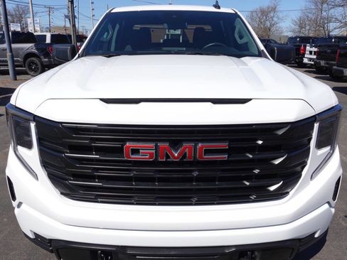 Used 2023 GMC Sierra 1500 Pro w/ Graphite Edition AWD/4WD image 9