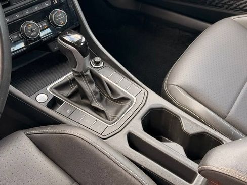 Used 2024 Volkswagen Jetta SE FWD image 19