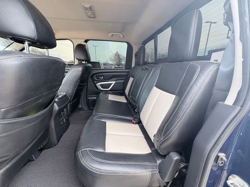 Used 2019 Nissan Titan SV w/ SV Convenience Package image 7