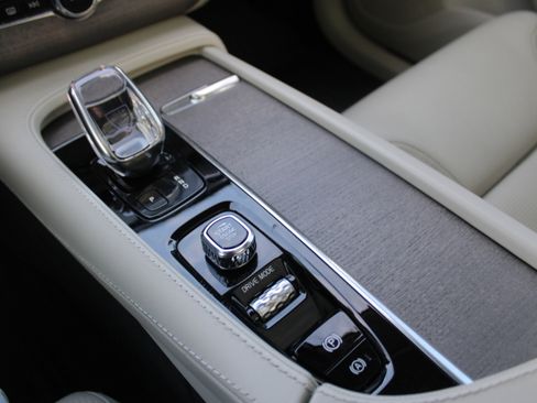 Used 2021 Volvo XC90 T8 Inscription w/ Advanced Package image 27