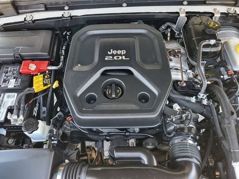 Used 2021 Jeep Wrangler Unlimited Sahara AWD/4WD image 21