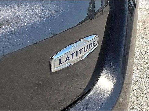 Used 2018 Jeep Compass Latitude w/ Popular Equipment Group FWD image 33