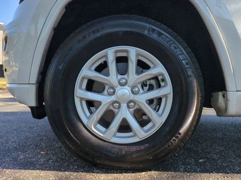 Used 2020 Jeep Grand Cherokee Altitude image 14