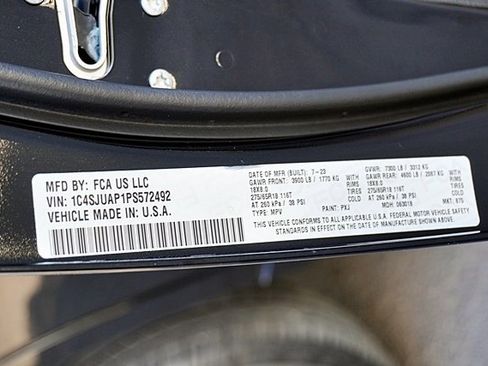 Used 2023 Jeep Wagoneer 2WD image 35