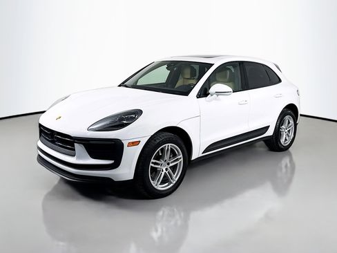 Certified 2023 Porsche Macan image 1