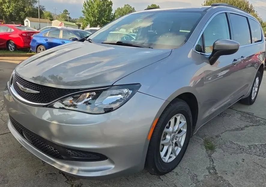 Used 2021 Chrysler Voyager Lxi FWD image 4