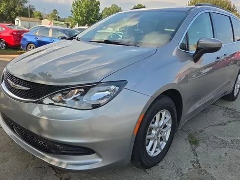 Used 2021 Chrysler Voyager Lxi FWD image 4
