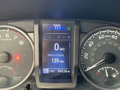 Used 2019 Toyota Tacoma TRD Sport AWD/4WD image 15