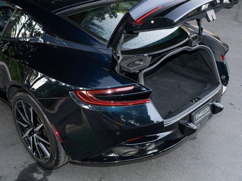 Used 2020 Aston Martin DB11 Coupe image 11