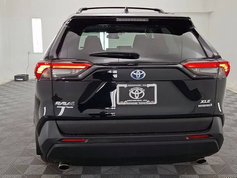 Used 2021 Toyota RAV4 XLE w/ Convenience Package image 3