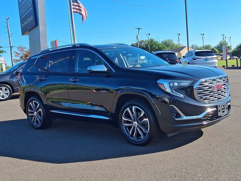 Used 2020 GMC Terrain Denali w/ Denali Premium Package image 3