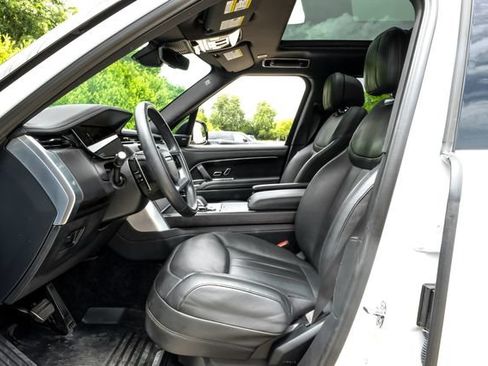 Used 2024 Land Rover Range Rover SE AWD/4WD image 4