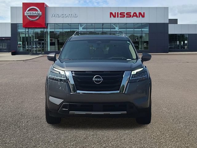 Used 2024 Nissan Pathfinder Platinum w/ Lighting Package (N92) AWD/4WD image 2