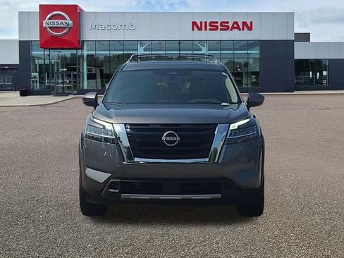 Used 2024 Nissan Pathfinder Platinum w/ Lighting Package (N92) AWD/4WD image 2