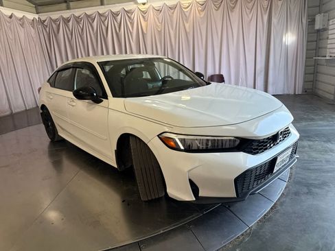 Used 2025 Honda Civic Sport image 3