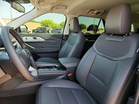New 2026 Ford Explorer Active w/ Active Comfort Package RWD image 7