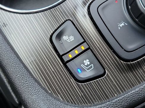 Used 2021 GMC Acadia SLT w/ Technology Package FWD image 34