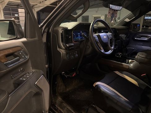 Used 2023 Chevrolet Silverado 1500 High Country w/ High Country Premium Package image 8
