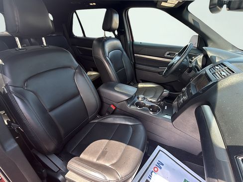 Used 2019 Ford Explorer XLT w/ Equipment Group 202A AWD/4WD image 43