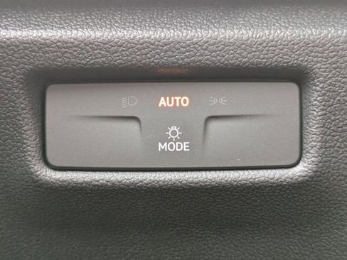 New 2026 Volkswagen Tiguan SE image 26