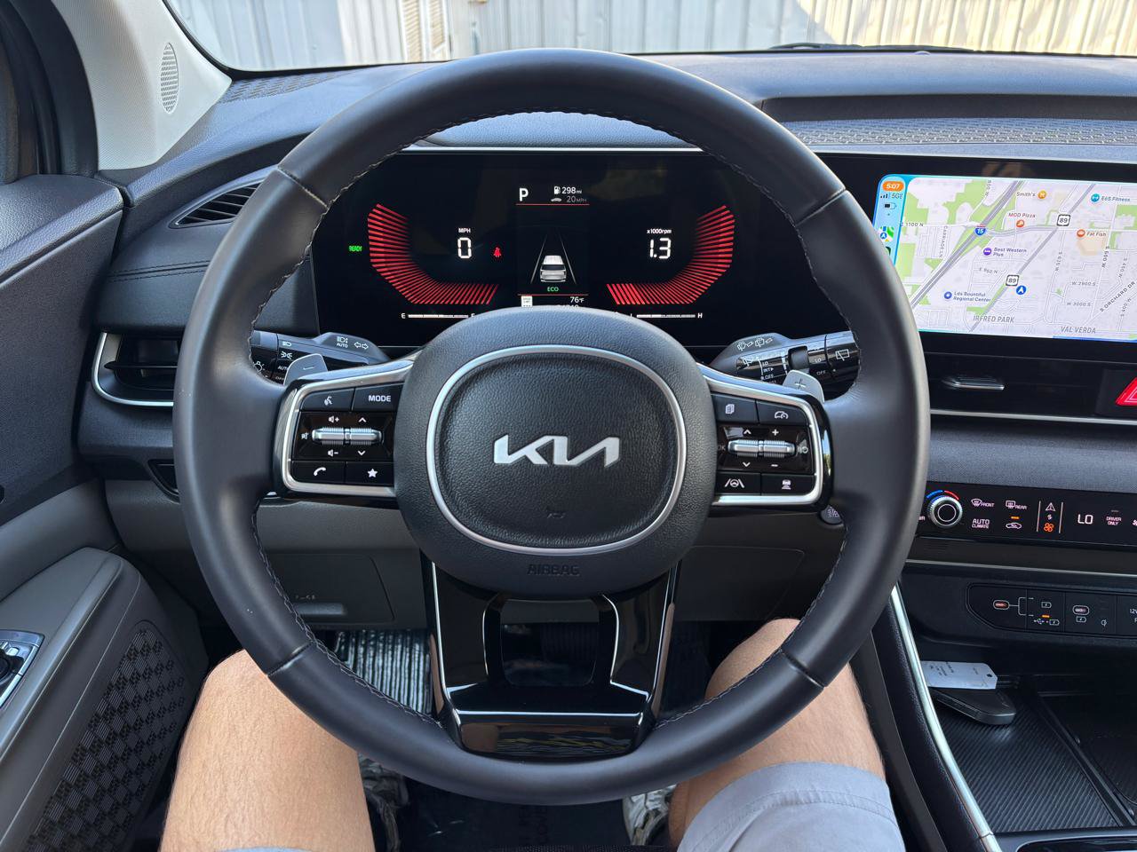 Used 2025 Kia Carnival EX FWD image 12