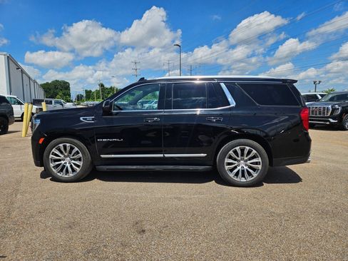 Used 2022 GMC Yukon Denali w/ Advanced Technology Package AWD/4WD image 2