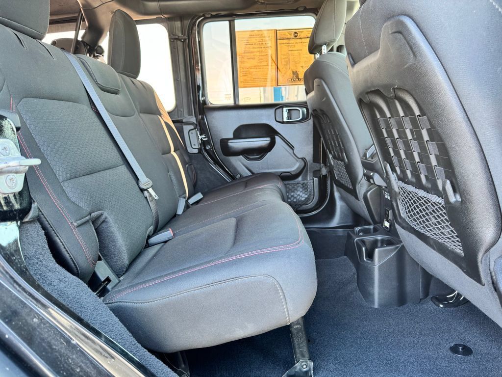 Used 2021 Jeep Wrangler Unlimited Rubicon AWD/4WD image 14