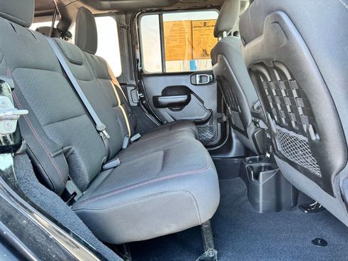 Used 2021 Jeep Wrangler Unlimited Rubicon image 14