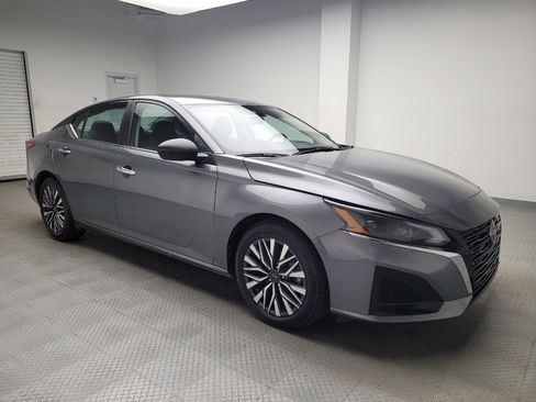 Used 2024 Nissan Altima 2.5 SV image 11