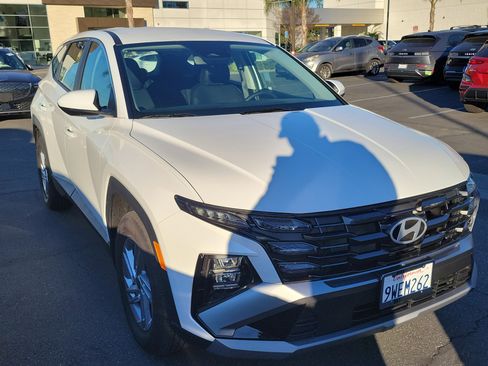 Used 2025 Hyundai Tucson SE image 3