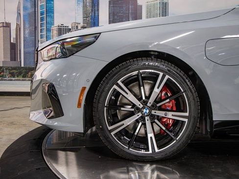 New 2026 BMW 550e xDrive w/ Executive Package image 7