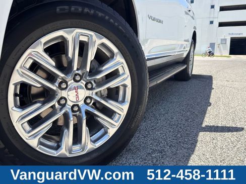 Used 2023 GMC Yukon XL SLT AWD/4WD image 6