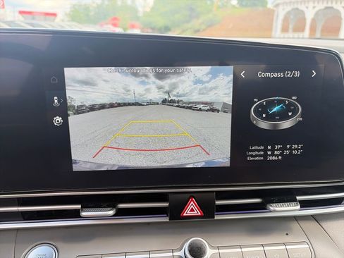 Used 2024 Hyundai Elantra SEL FWD image 21
