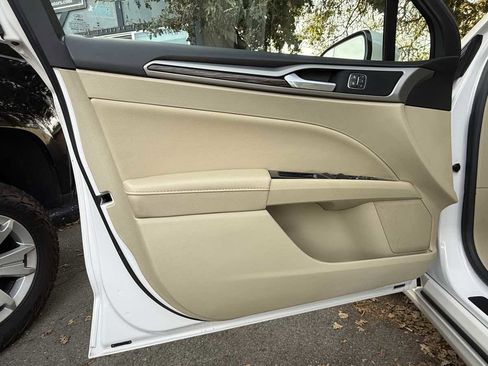 Used 2015 Ford Fusion SE w/ Equipment Group 202A image 28