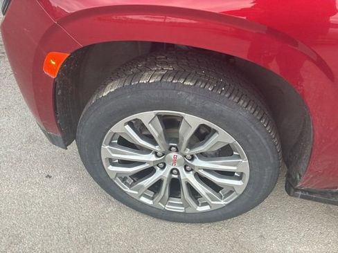 Used 2021 GMC Yukon XL Denali w/ Denali Premium Package image 8