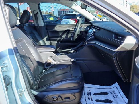 Used 2023 Jeep Grand Cherokee Limited w/ Luxury Tech Group II image 8