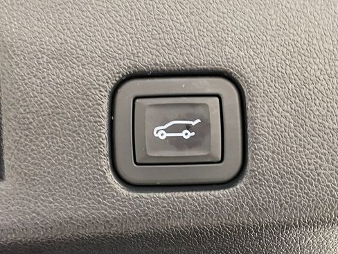 Used 2024 Chevrolet Traverse LT AWD/4WD image 13