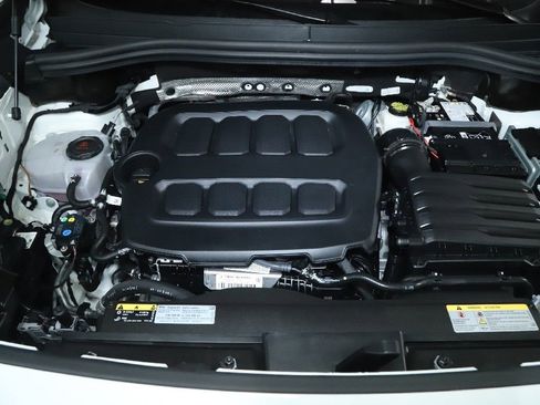 Used 2025 Volkswagen Tiguan SE image 33