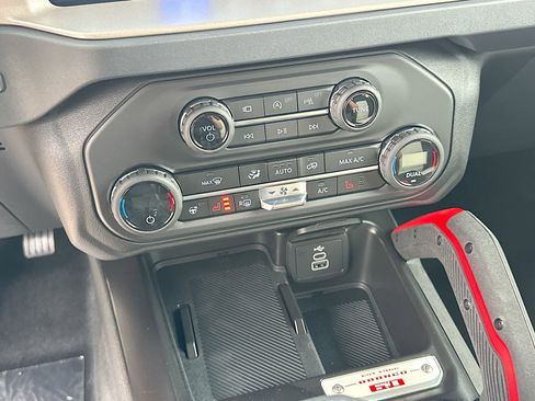 New 2026 Ford Bronco Outer Banks AWD/4WD image 11