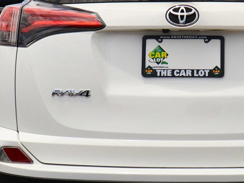 Used 2018 Toyota RAV4 LE w/ All Weather Liner Package FWD image 19