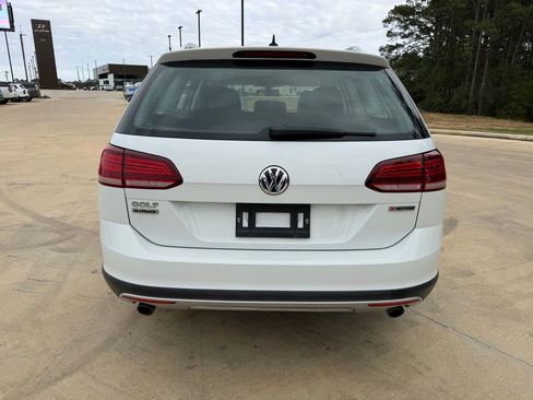 Used 2019 Volkswagen Golf Alltrack S image 4