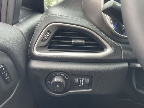 New 2026 Chrysler Pacifica Select image 30